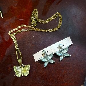 3 PIECE BUTTERFLY JEWELRY SET GOLD TONE NECKLACE & 2 PENDANTS